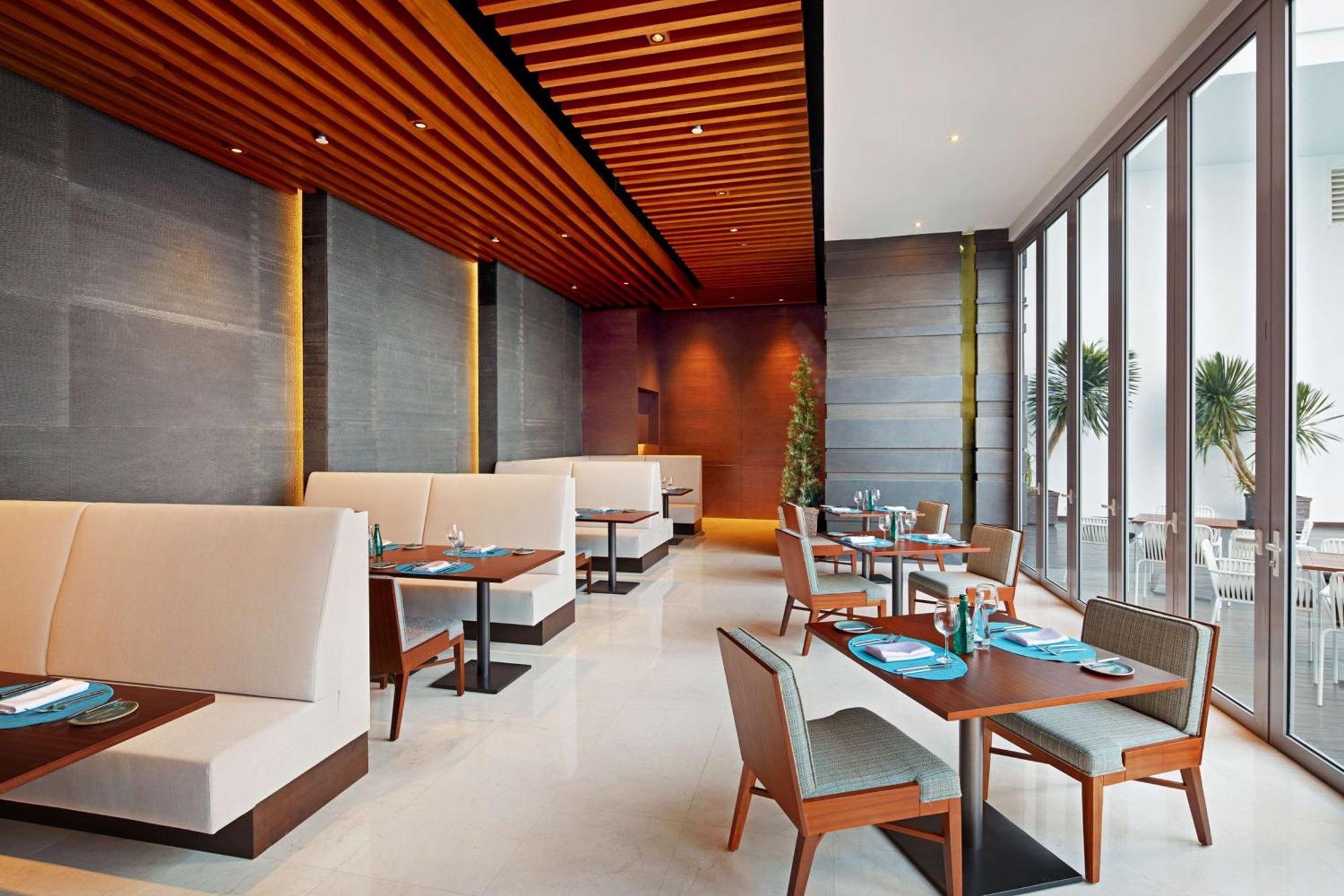 Doubletree By Hilton Melaka Hotel Exterior photo The restaurant