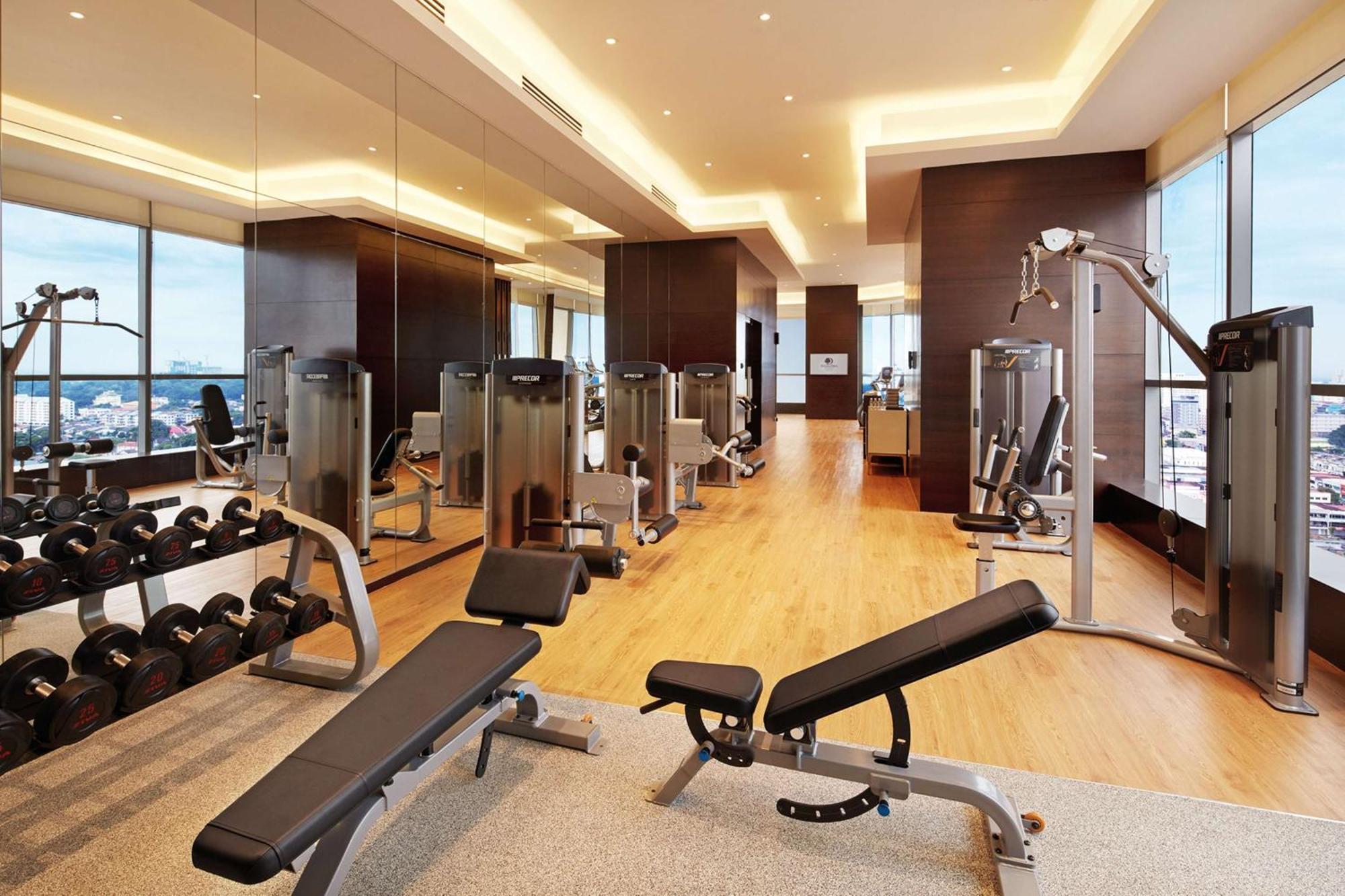 Doubletree By Hilton Melaka Hotel Exterior photo The gym at the hotel