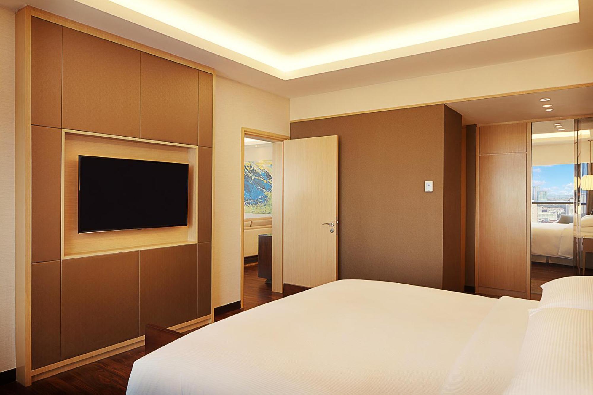 Doubletree By Hilton Melaka Hotel Exterior photo A bedroom in the hotel