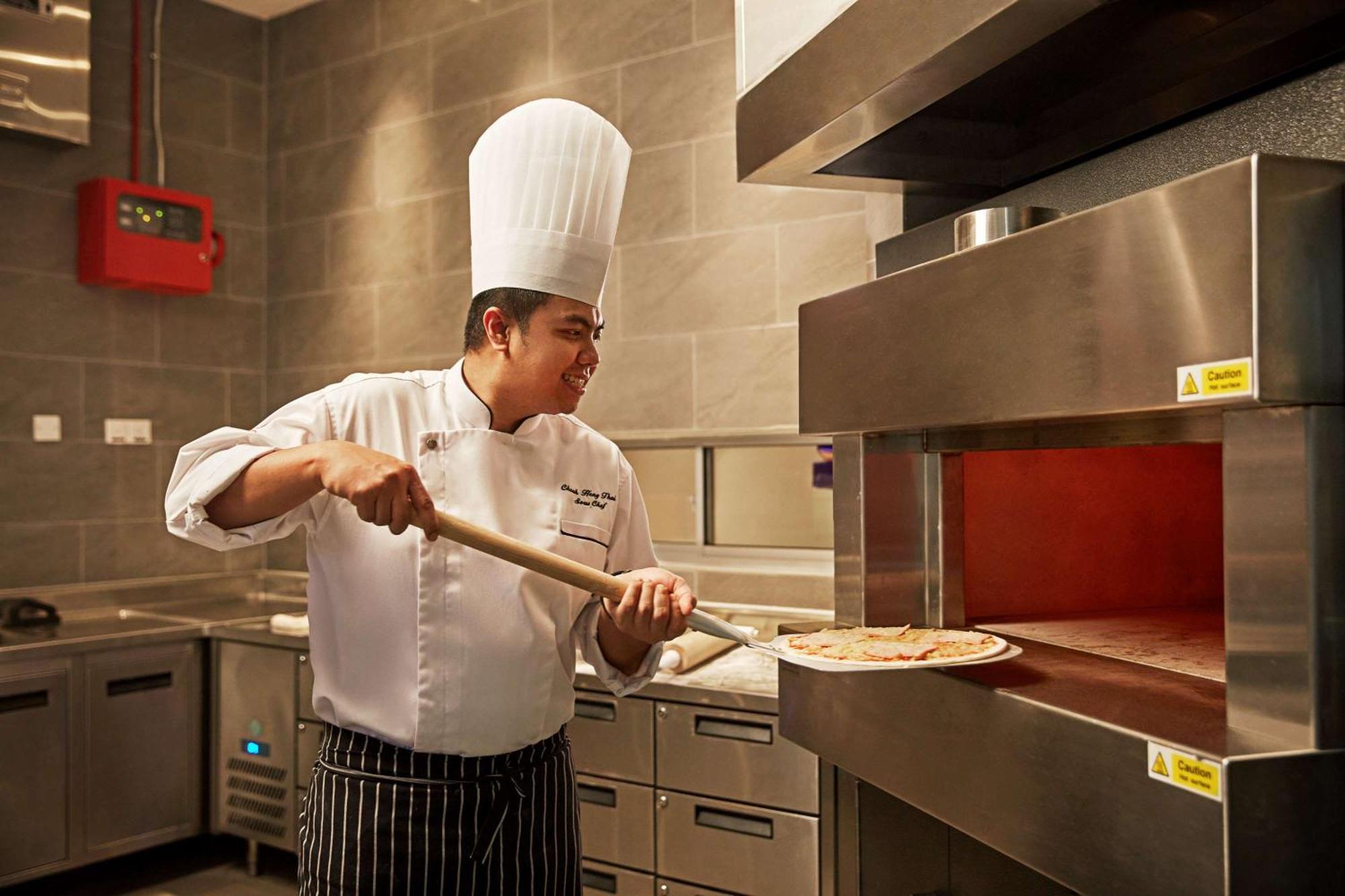 Doubletree By Hilton Melaka Hotel Exterior photo A pizzaiolo preparing a pizza