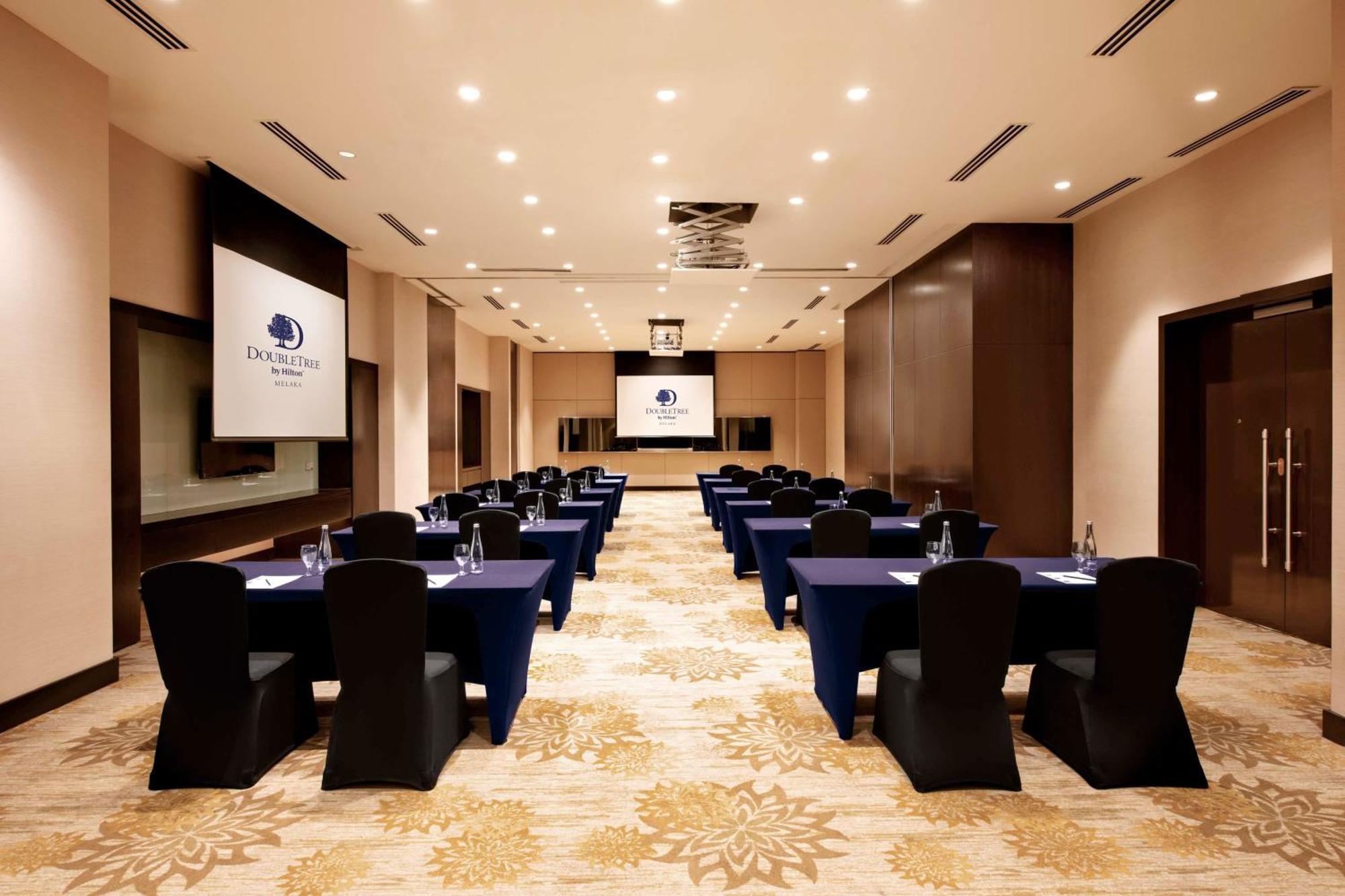 Doubletree By Hilton Melaka Hotel Exterior photo Meeting room