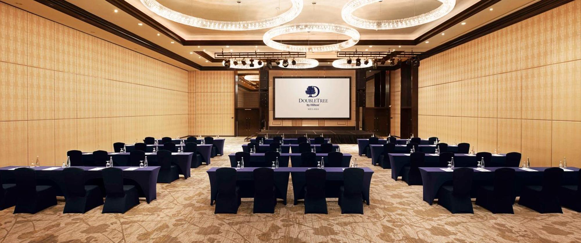 Doubletree By Hilton Melaka Hotel Exterior photo A meeting room at the hotel