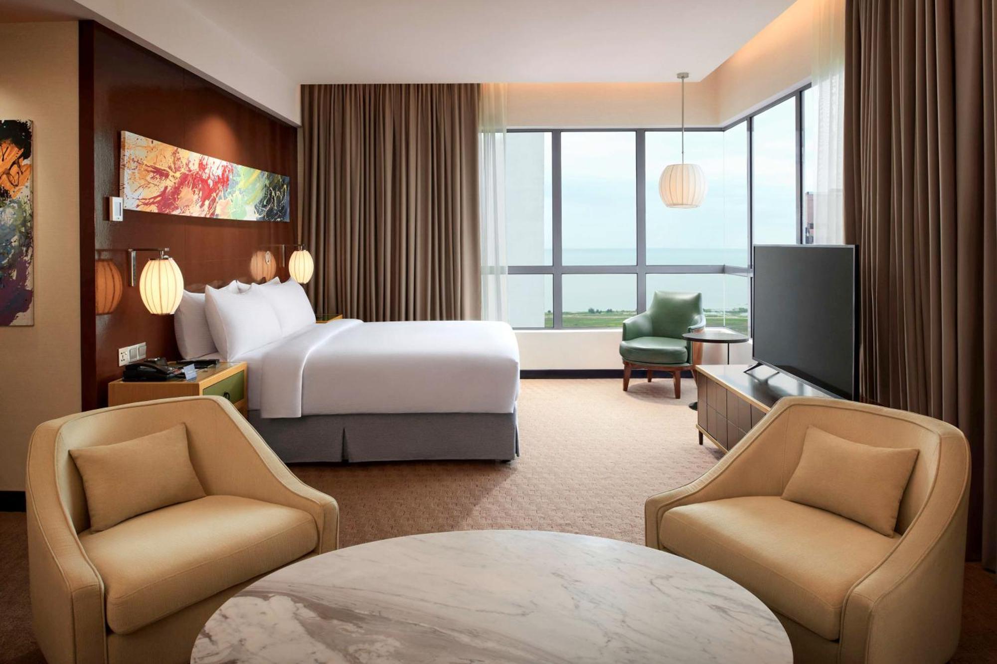 Doubletree By Hilton Melaka Hotel Exterior photo A guest room at the hotel